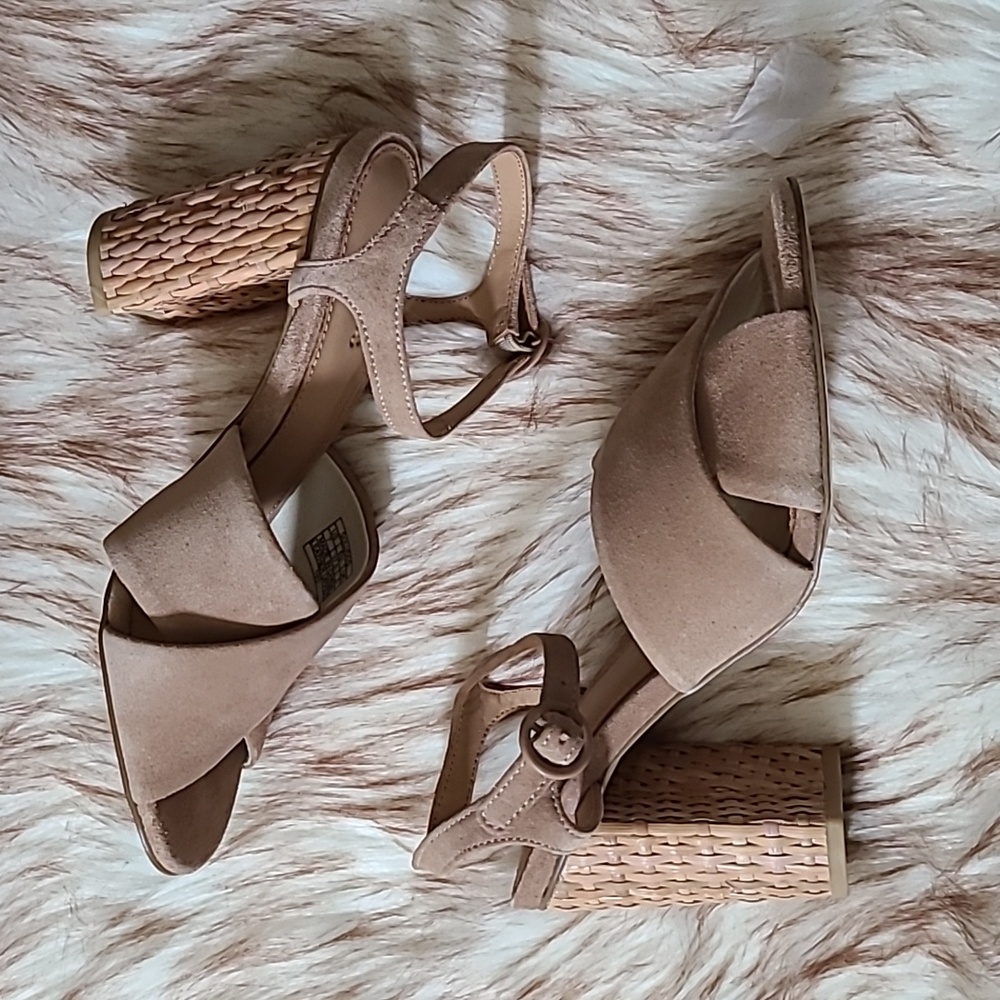 NIB Soludos Olivia Heel size 7 In Desert